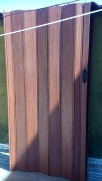 puerta plagable de madera