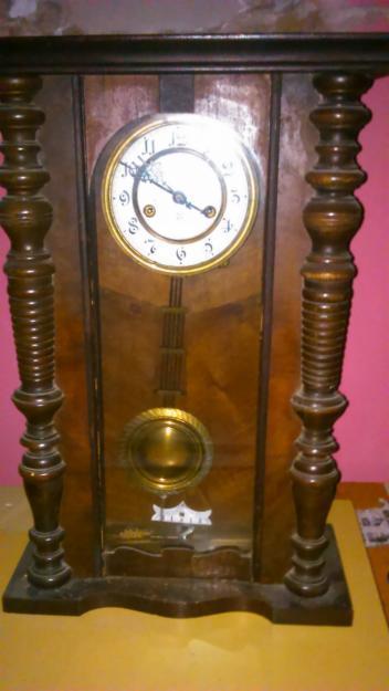 Reloj antiguo de péndulo