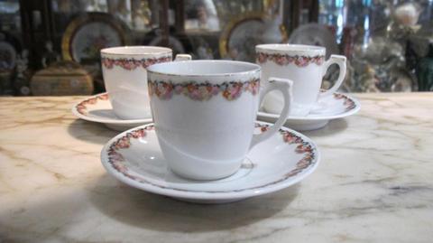 Tres platos y tazas de café de porcelana Alemana numerada