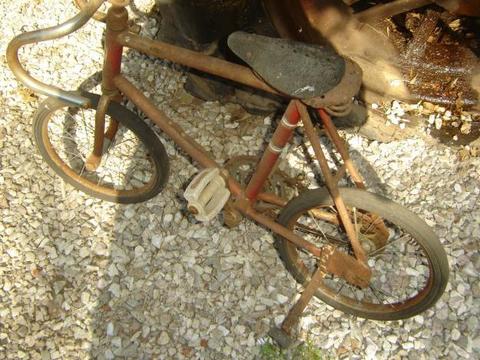 bicicleta antigua de carrera de niños