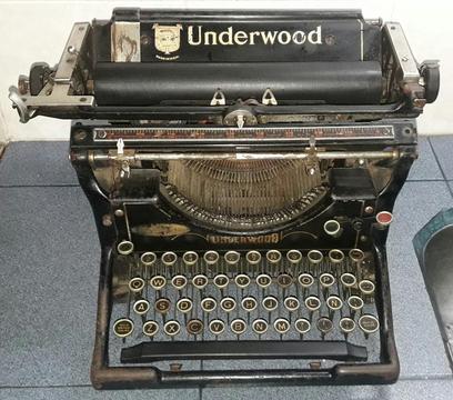 Máquina de Escribir Antigua