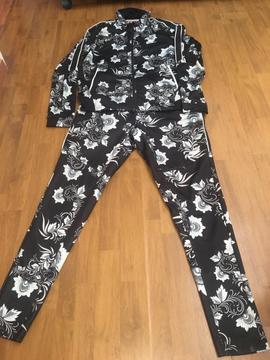 Conjunto Nike Floreado