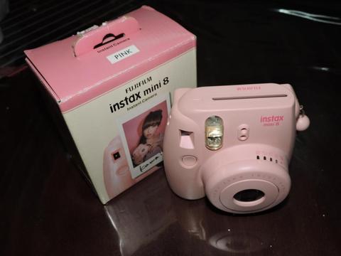 Vendo cámara instax mini 8 fujifilm