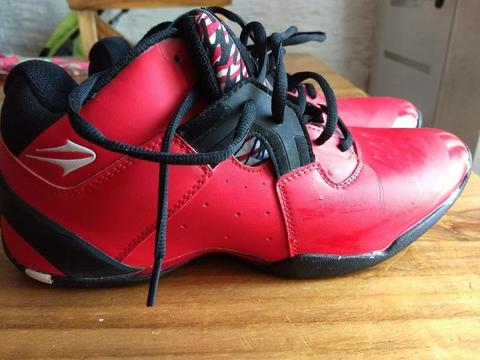 Liquido Zapatillas Básquet Talle 43