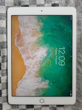 Vendo iPad Pro 9.7 con Teclado Logitech