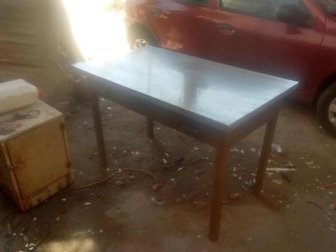 Escritorios con cajones, ideal para oficinas