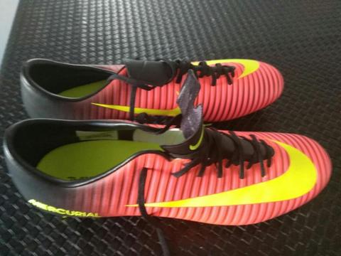 Botines Nike Mercurial N°44'5