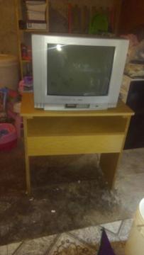 Vendo Tv21y Mesa de Tv