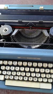 Maquina de Escribir Oliveti Coleccion