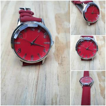 Reloj Nuevo de Dama en Rojo