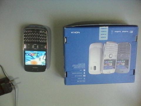 Nokia asta 302 completo en caja con accesorios originales. usado