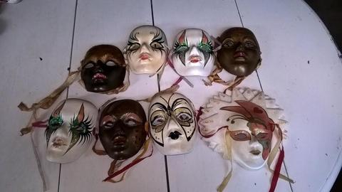 Lote de máscaras de cerámica decorativas