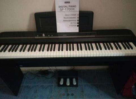 Piano Korg Sp 170dx