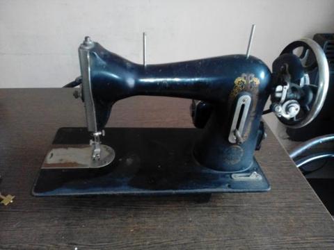 Maquina de Coser Antigua