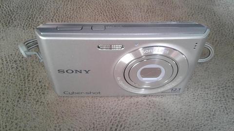 LIQUIDO Camara SONY Steady Shot DSC W510 Impecable con muy pocas fotos sacadas. Completa e impecable