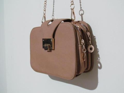 cartera beige