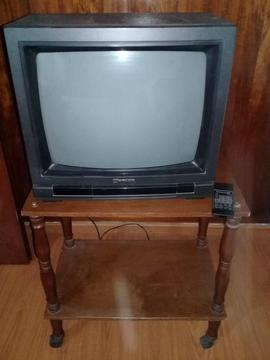 VENDO TELEVISOR 20 PULGADAS CON DOS CONTROL REMOTO Y MESA CON RUEDAS