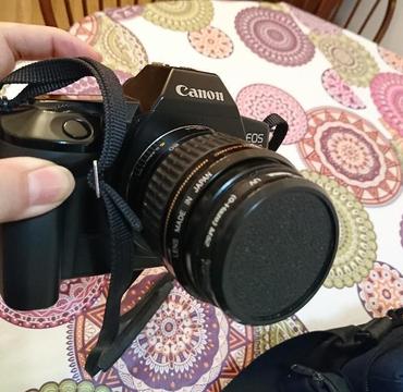 Camara Canon Eos 650 Flash Y Estuche De Regalo