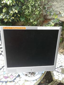 Monitor Hp 17 con Parlantes Integrados