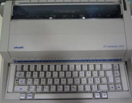 Maquina de Escribir Olivetti Et1610