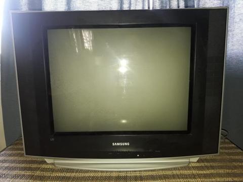 TV SAMSUNG 21 pantalla plana $1300