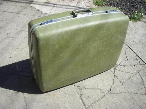 valija rigida de gran tamaño, en muy buen estado, usada