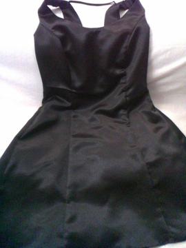 Vestido Fiesta de creppe negro brilloso Talle M