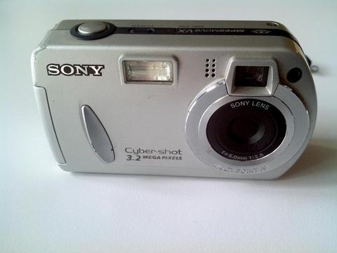 Camara Digital Sony Cybershot 3.2 Mega Pixeles Dscp32