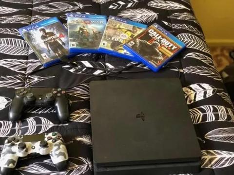 Ps4 Slim con Poco Uso