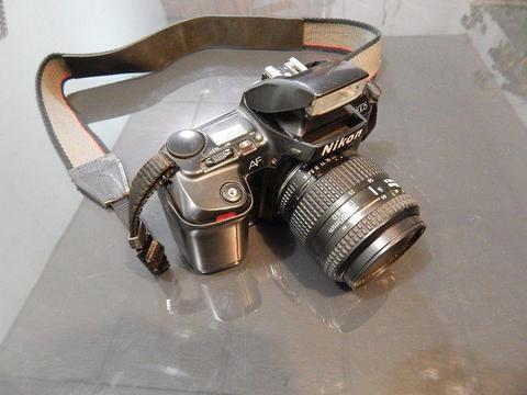 camara Nikon N6006 a rollo profesional exelente estado!